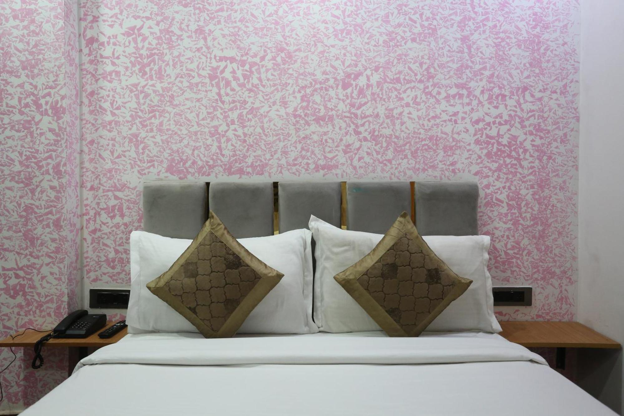 Hotel Twamev Couple Friendly Laxmi Nagar New Delhi Exterior foto